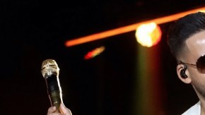 Romeo Santos anunció su nuevo disco con icónico disfraz.